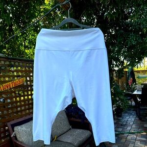 Athleta White Elation Capri Leggings